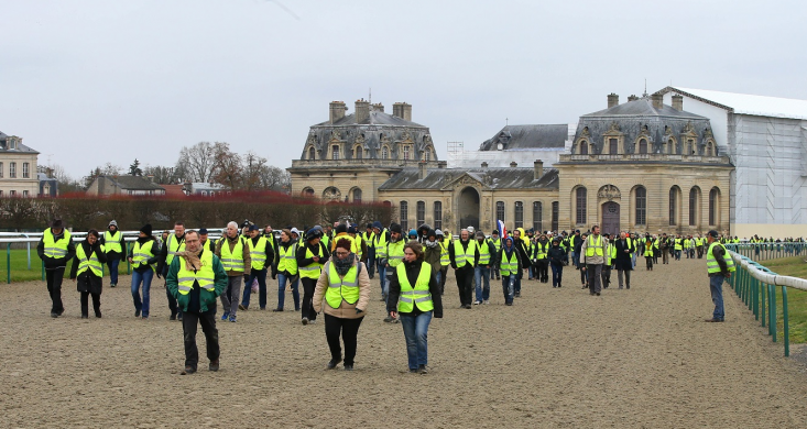 600 Gilets Jaunes Sur Lhippodrome De Chantilly Les Courses